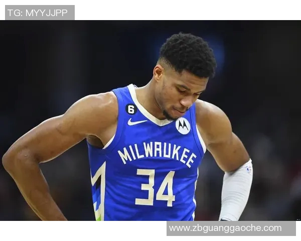 致敬奥兰多名宿！库里热身穿便士签名鞋 入场穿奥胖签名鞋